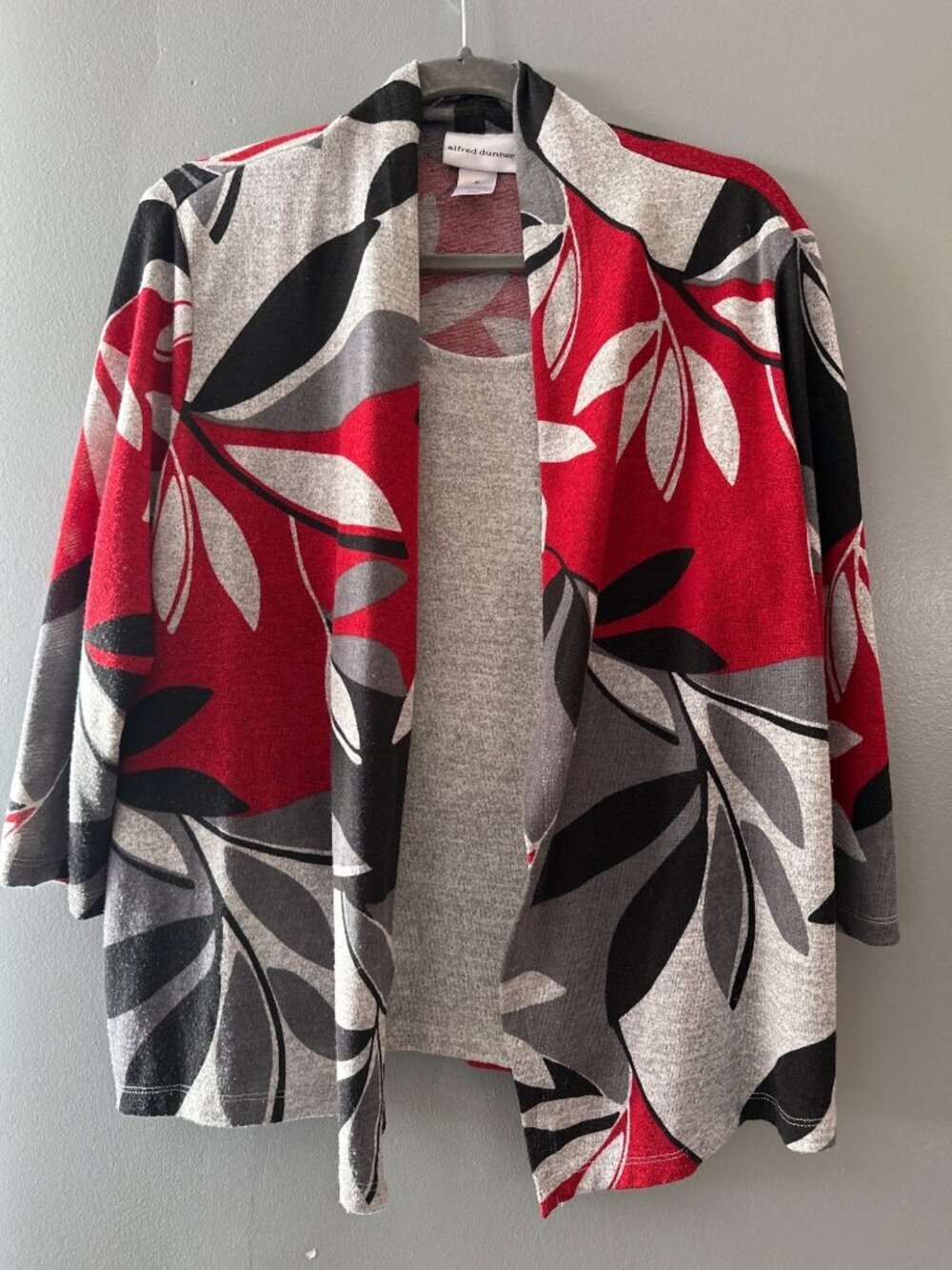 Alfred Dunner Womens M Layered Look Top Red Black Botanical Leaf 2 in 1